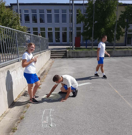 Na kolskom igralitu